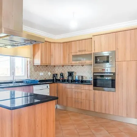 Moradia Com Piscina E Vista Mar *