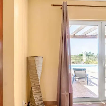 Casa de Férias Moradia Com Piscina E Vista Mar