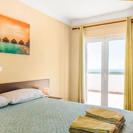 Casa de Férias Moradia Com Piscina E Vista Mar