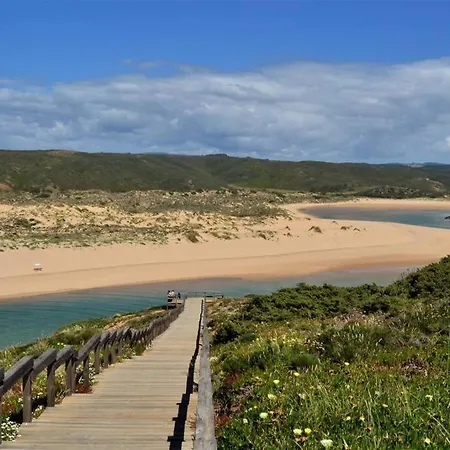 Casa de Férias Moradia Com Piscina E Vista Mar