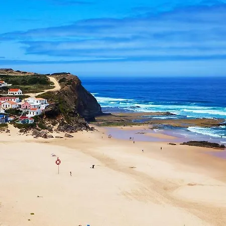 Moradia Com Piscina E Vista Mar Aljezur
