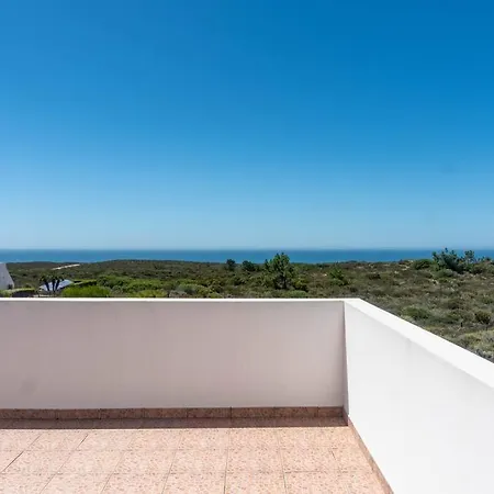 Moradia Com Piscina E Vista Mar 度假居