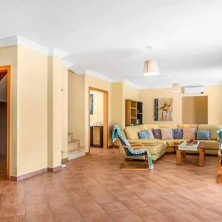 Moradia Com Piscina E Vista Mar بيت للعطل *