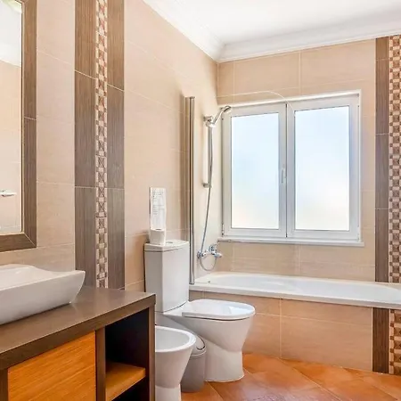 Moradia Com Piscina E Vista Mar * ألخيزور