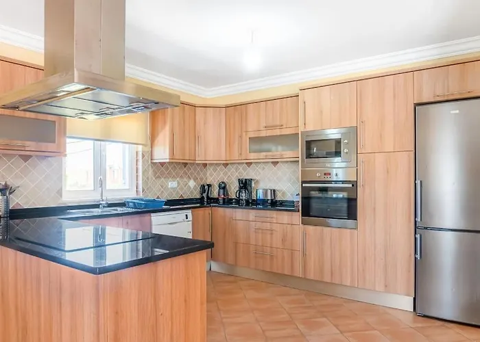 Moradia Com Piscina E Vista Mar *