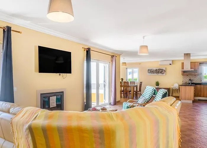 Moradia Com Piscina E Vista Mar