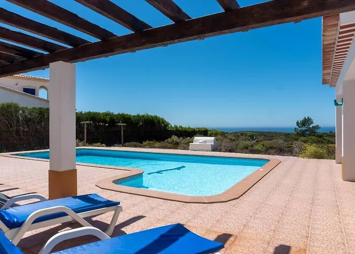 Moradia Com Piscina E Vista Mar *