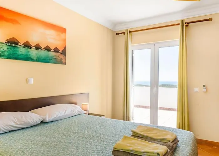 펜션 Moradia Com Piscina E Vista Mar