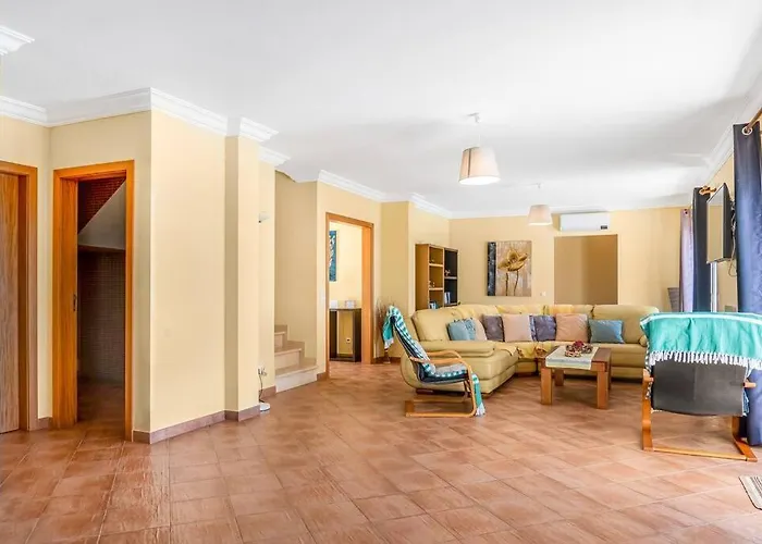 Moradia Com Piscina E Vista Mar 펜션 *