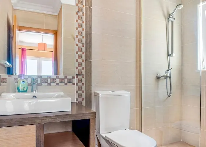 펜션 Moradia Com Piscina E Vista Mar *