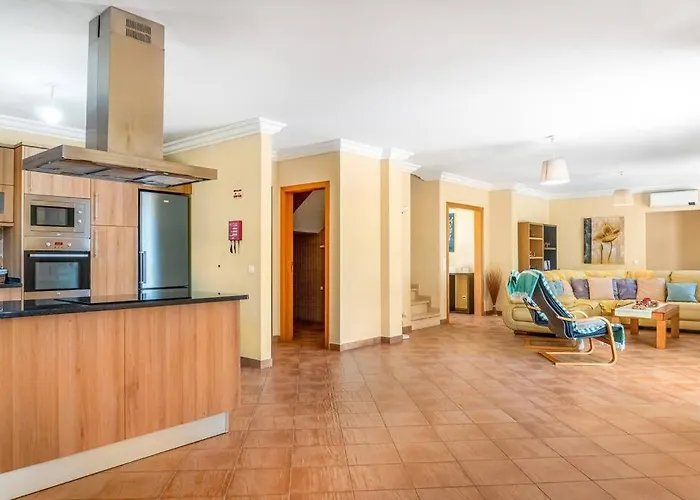 Moradia Com Piscina E Vista Mar 펜션 *